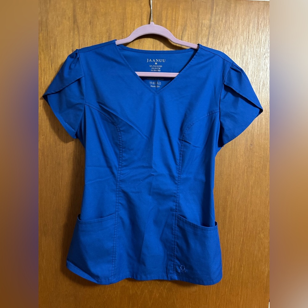 Jaanuu scrub top